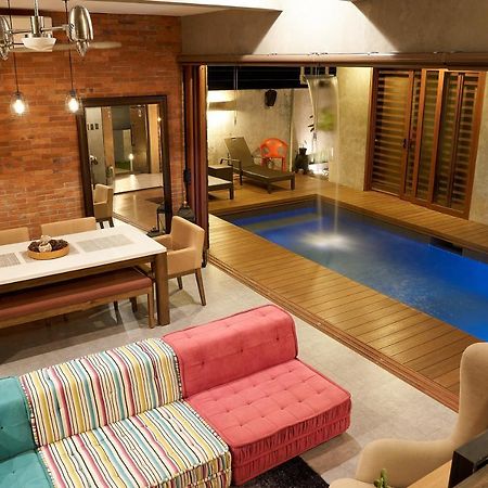 Isla Villa 1 Amazing Waterfall Pool House Near Beach, Bars & Restaurants Isla de Mactán Exterior foto